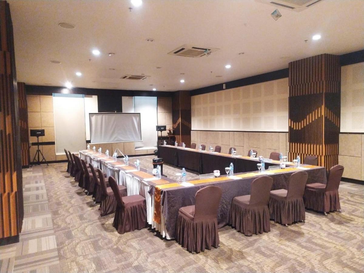 Hotel Olive Tangerang Eksteriør billede