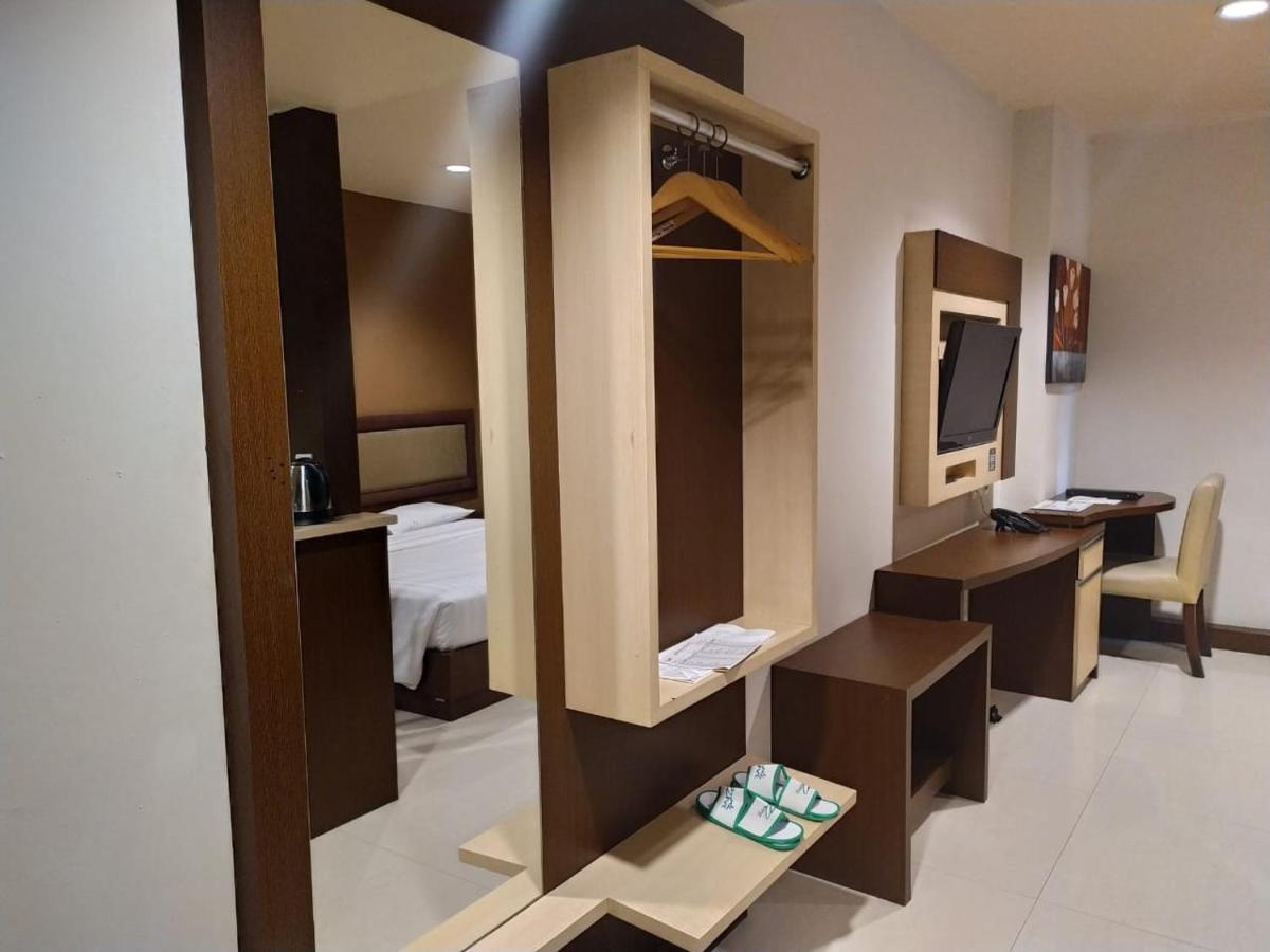 Hotel Olive Tangerang Eksteriør billede