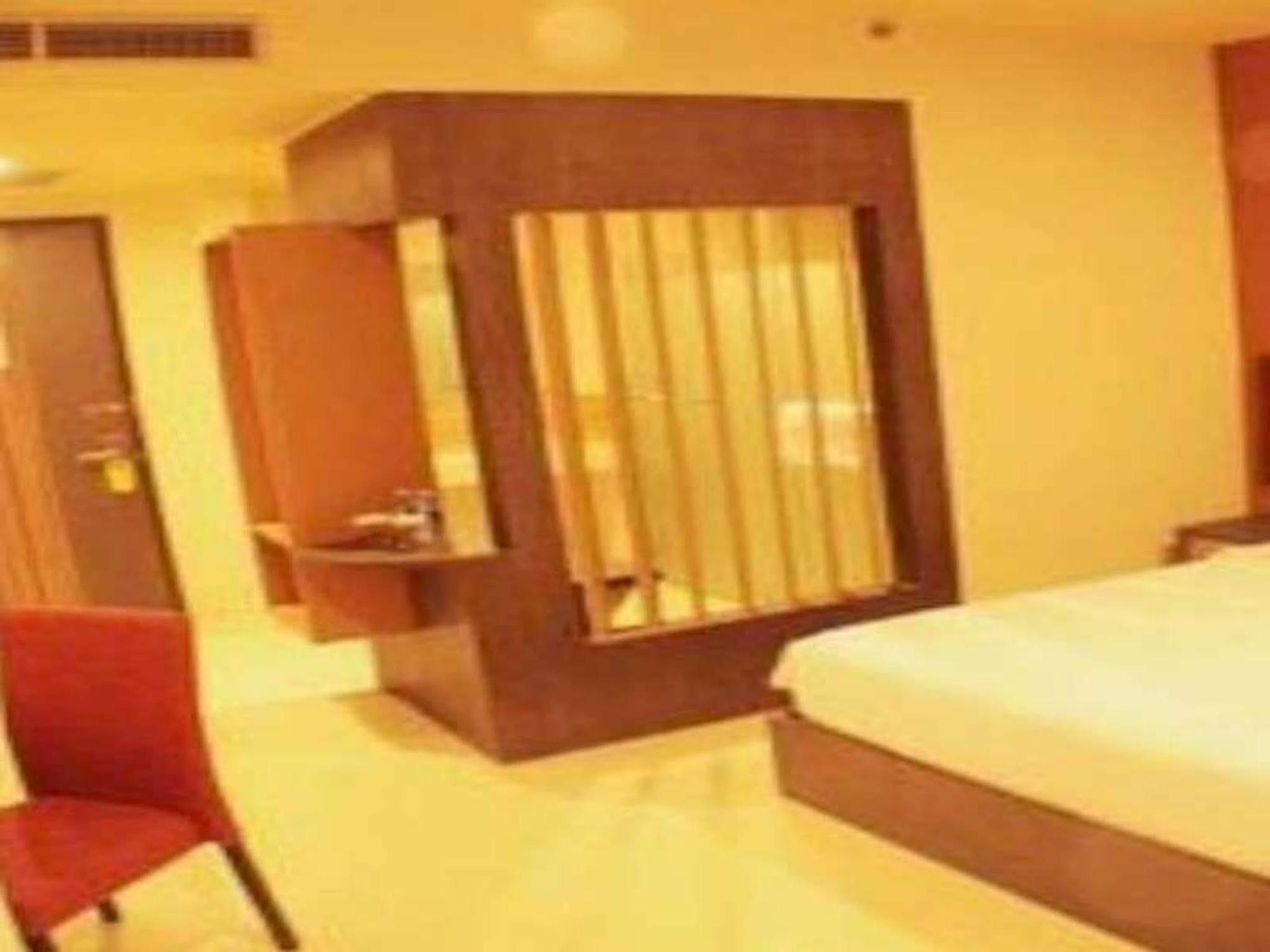 Hotel Olive Tangerang Eksteriør billede