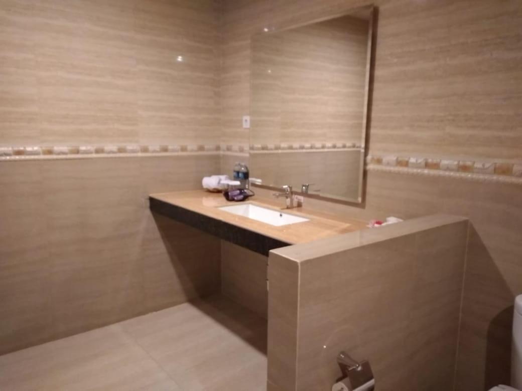 Hotel Olive Tangerang Eksteriør billede